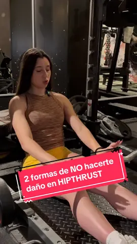 ⬇️Casad@ de que te salgan moretones al hacer Hip Thrust?  👇El colchoncito no te es efectivo ? 👇Te traigo 2 soluciones para que no te hagas daño:  ✅ Barra Z. Acomódala a tus piernas 😏 ✅ Colchoneta. Amortiguación 100% asegurada 😼 #gym #gymtips #hipthrust #fitnesstips #Fitness #glutes 