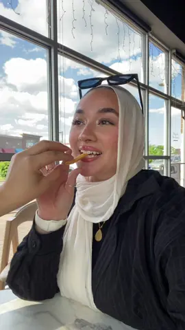 Dont mind my shaky hands.. i was nervous 🤭 #bestie #mymanmymanmyman #fypシ゚viral #jokes #hijabitiktok @jamilaEATS 