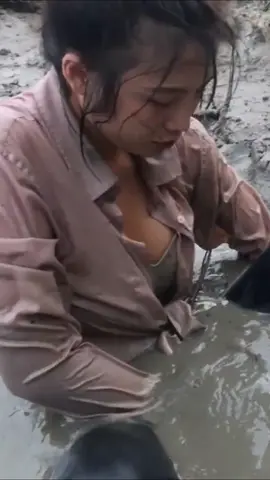 Beautiful girl catching fish #beautiful #girls #fishing #survival #camping #fypシ゚viral 