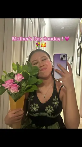 Mom im really grateful to God that you still are in my life, i know is your first time living too so im going to di my best to honor you<3 #mothersday #MomsofTikTok #fyp #keremsita #foryoupage #mom #flowers #church #jesuslovesyou #mami #felizdiamama 