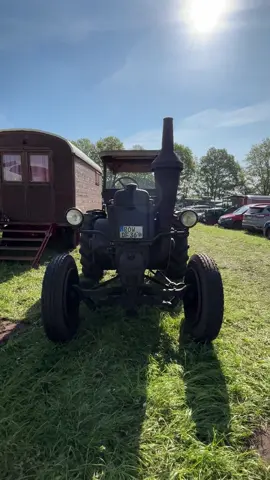 Bulldog Lanz mit frischen Brötchen vom Bäcker an Himmelfahrtmorgen in Brokstedt #lanzbulldog #classictractor #johndeere #zweitakt #traktor #tractor #vintagetractor #diesel #hubraum #трактор 