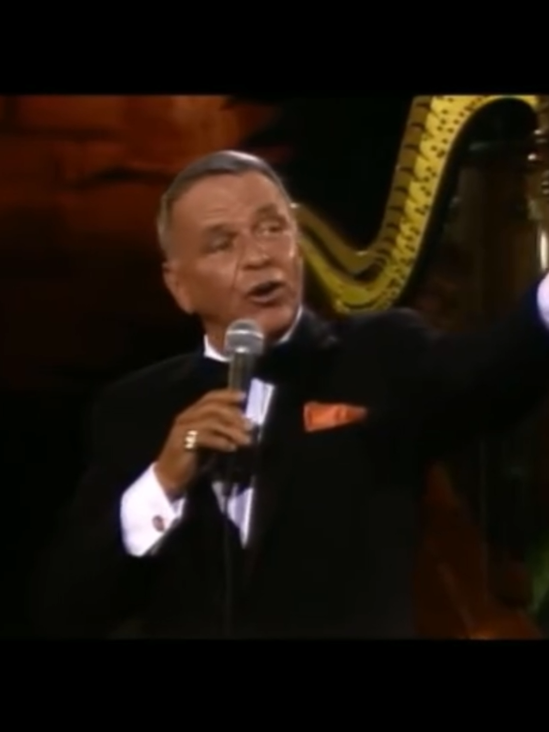 Frank Sinatra - Strangers In The Night