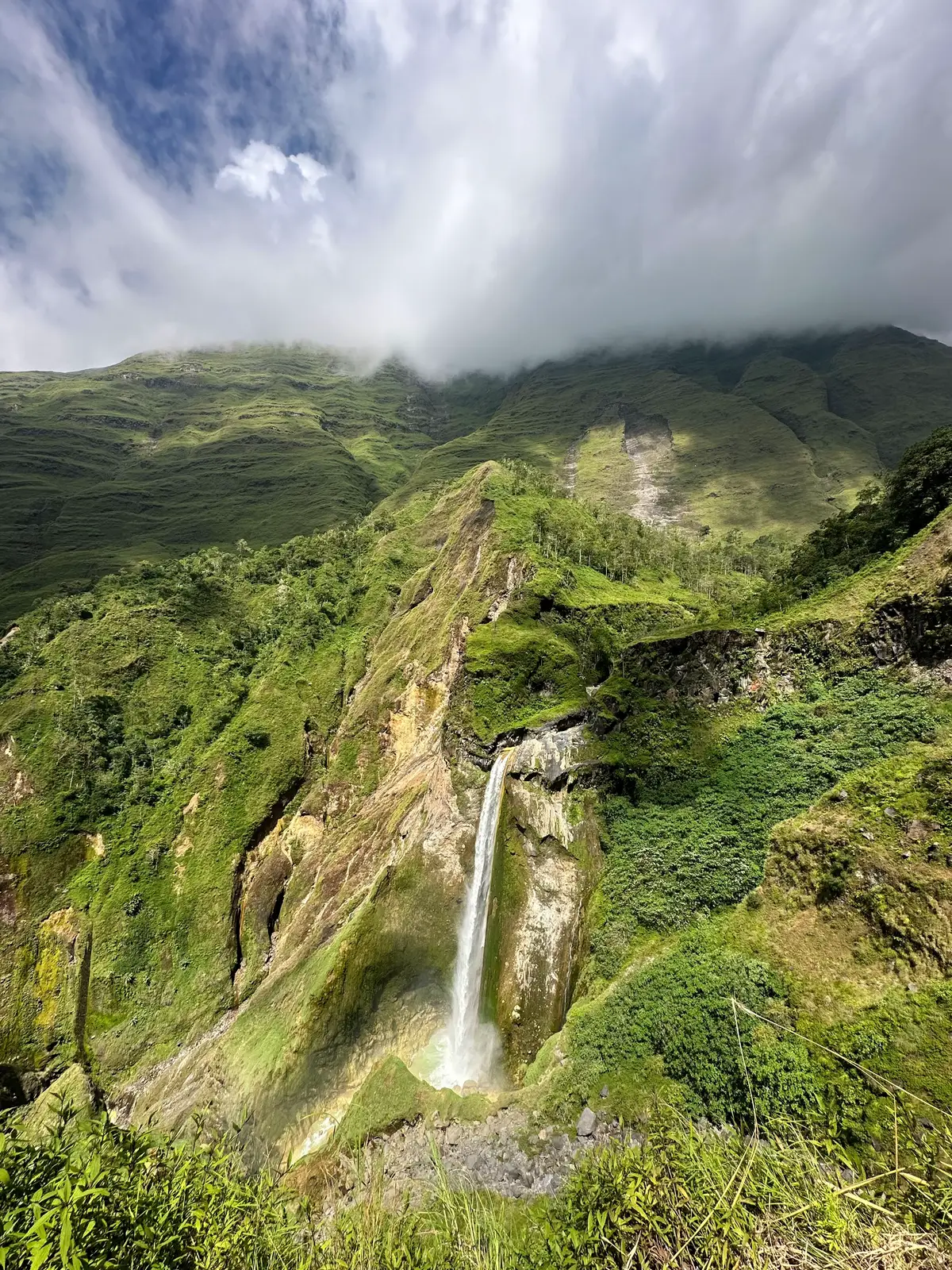 Random photo from Rinjani, Lombok ⛰️❤️ #rinjani #rinjanimountain #lombok #fyp #Hiking #masukberanda #fypdong #viral #indonesia #capek #capekgakfyp 