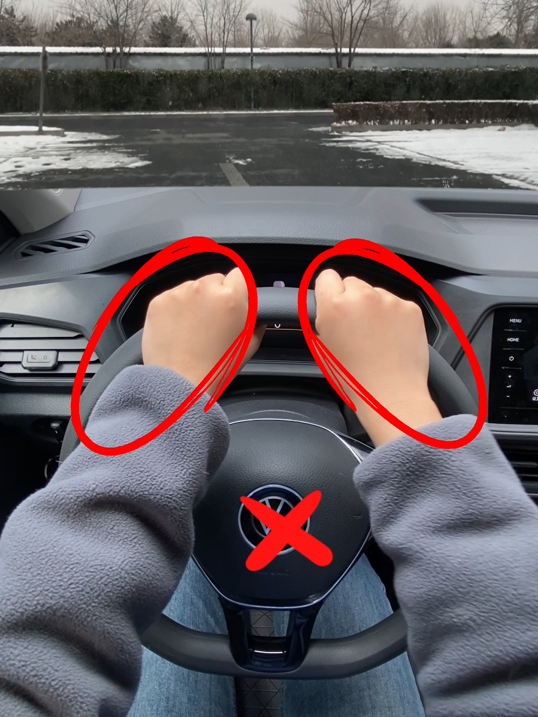How to hold the steering wheel correctly when driving #driving#manual#car#tips#skills#learncar#carsoft