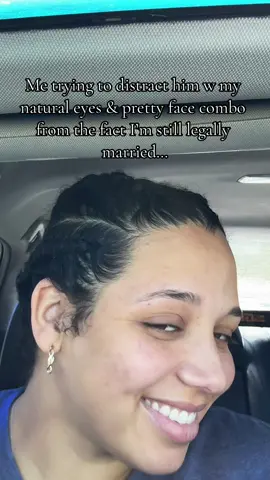 I got a pretty smile to sir ! Its just this man wont sign the papers #divorce #marriedlifehumor #divorced 