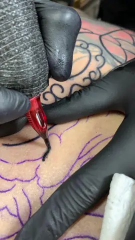 Tiếp tục seri đi nét cực căng cùng kim 15RS ❤️ #tattoo #hinhxamdepsaigon #xamhinhnghethuat #covertattoo #minitattoo #xamtro #tattooartist 
