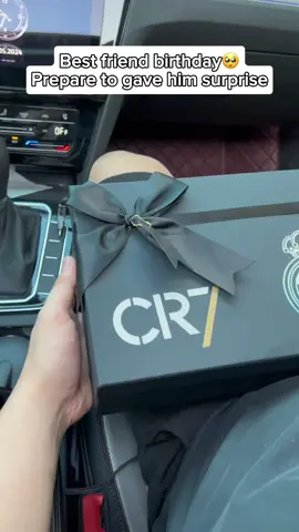 what a gift！he was very touched🥺#fyp #cr7 #halamadrid #Cristiano 