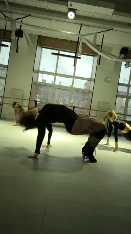 Нова хореографія для початківців ❤️‍🔥 #танці #хілс #highheels 