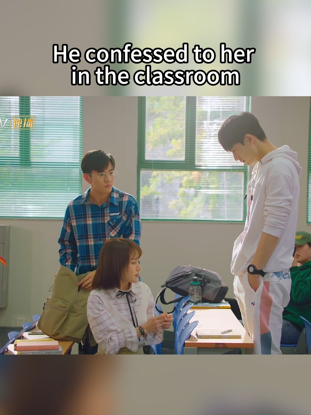 He confessed to her in the classroom #SparkleLove #LingMeishi #ZhangLinghe #MangotvSweetdrama #cdrama #chinesedrama Mobile users download MangoTV App 👉 https://bit.ly/MGTVIntl