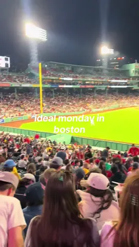 literally nothing better 🌭⚾️🏟️ #fenwaypark #hotdog #bostontiktok #baseballplayer #fenway #bostontok #backbayboston #boston 