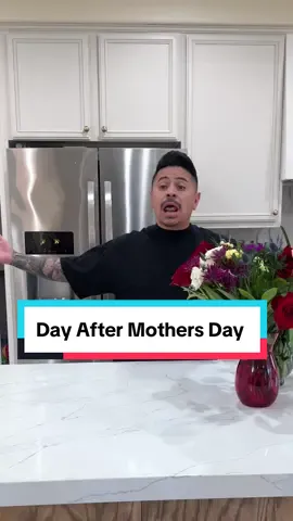 When your husband buys you flowers after mothers day because they are on sale. #fyp #couplestiktok #funny #comedia #husband 