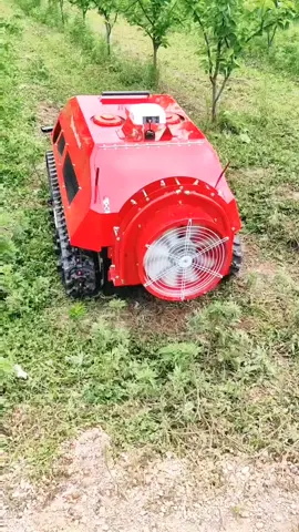 The export-oriented multi-purpose crawler-type remote-controlled sprayer is simple and flexible to operate, economical and practical, suitable for use in various complex terrains, reducing labor intensity, improving work efficiency, and is a good helper for agricultural planting!#Factory #tractor #daily #tiktok #fyp #sprayer#agriculture#Agricultural planting#agricultural machinery#export trade#Factory sales
