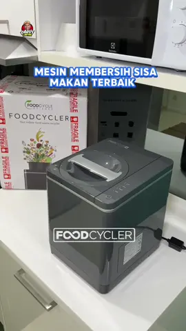 Mesin ni dapat membantu masalah sampah makanan di rumah anda… ianya dapat membersihkan sisa makanan anda dengan menukarkan sisa makanan ke sesuatu bentuk yang kering dan tidak berbau… sempurna untuk kegunaan keluarga… tiada lagi sampah harian. Warranty 12 bulan: FoodCycler menyediakan penggantian satu unit mengikut terma dan syarat. Jika berminat korang boleh dapatkan mesin ni tekan link di bio @myfeelasia  #foodcycler #fc30 #foodcyclerfc30 #malaysia #foodwaste #foodcompost #bokashi #Home #deco #kitchen #malaysiafood #newproduct #kitchencleaner 