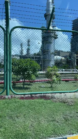 Tinggi seperti harapan yang tak kunjung di dapatkan #fypageシ #fyp #balikpapancity #balikpapantiktok #balikpapanku #balikpapan #kilangminyakpertamina 