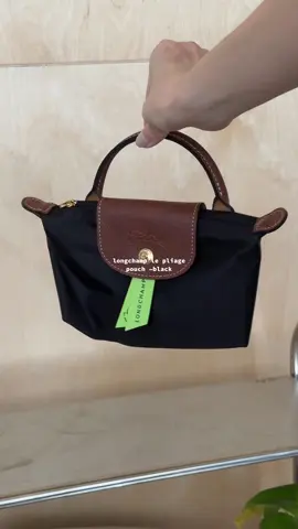 Cute🤏🏼🎀 #longchamp #longchamplepliage #longchamplepliagepouch #longchamppouch #longchampmini #unboxing #fashion #fashiontiktok #OOTD #ootdfashion 