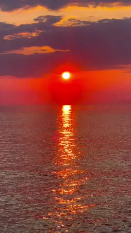 #sunset #Summer #tramonto#tramontosulmare#tramontobellissimo #goldenhour 