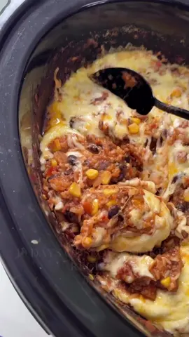 10 DAYS OF SLOW COOKER RECIPES RECIPE 5/10 SLOW COOKER - MEXICAN CHEESY BEEF & RICE Ingredients: 500g Beef mince 30g Old El Taco or Mexican seasoning 1 brown onion, diced 1 red capsicum, diced 3 garlic cloves, finely chopped 400g tinned tomatoes 175g @simplywholesomepantry Mexican meal base ½ teaspoon salt 1 teaspoon pepper 300g uncooked jasmine rice 600ml beef stock 400g tinned corn 400g black beans 2 cups grated cheese Serve with fresh green salad Method:  1. To the slow cooker: add beef mince, onion, red capsicum, garlic, tinned tomatoes, Old El Paso Taco seasoning, Simply Wholesome pantry Mexican Recipe Base, salt, and pepper. Give it all a good mix. 2. Cook on high for 4 hours. 3. Then to the slow cooker: add jasmine rice, beef stock, tinned black beans and corn. Stir to combine. 4. Cook on high for 1 hour. 5. Top with grated cheese and place under the grill for 10-15 minutes, or until the cheese is melted. #slowcooker #slowcookingtips #slowcookermeals #easymeals #DinnerIdeas #dinnerrecipes #comfortfood #recipeideas #healthyfood #healthyrecipes