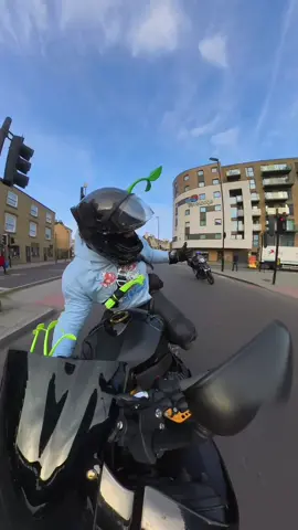 🌱What a smile! 🌱 #r6 #sproutsmile #sproutsmiles #sproutbiker #london #ruroc #insta360 @ruroc @insta360 #yamaha #yamahar6 