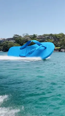 pov: we're on our way to somewhere warmer 🏖️ #havaianasaustralia #footwear #flipflops #speedboat #summervibes #blue