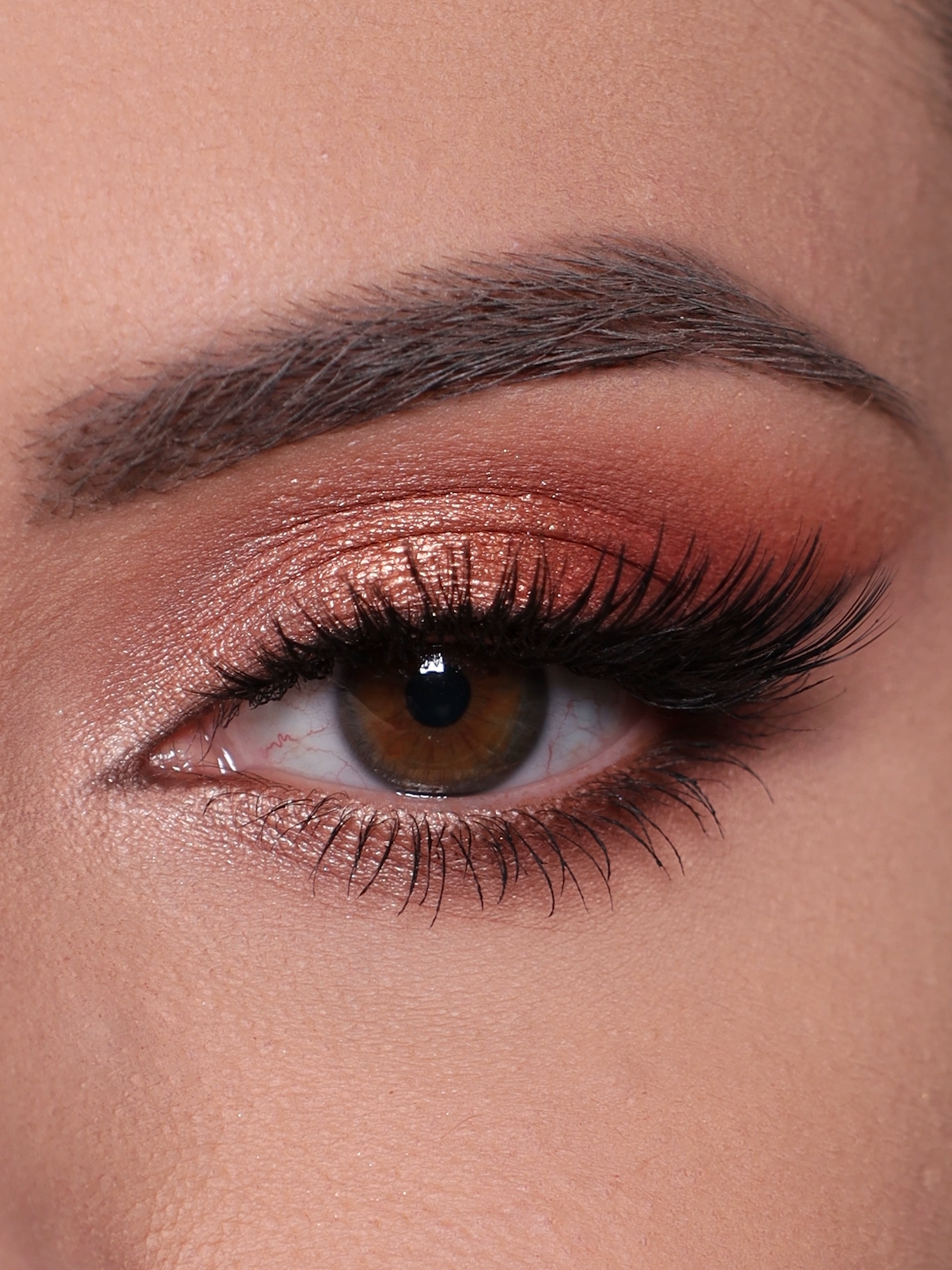Formulated with matte and metallic finishes, each buttery-soft hue is easy to blend and is neatly stowed away into a handy compact that’s set to set your heart on fire.  @kseniasevrikeeva created an stunning and classic eye look with it. 🤩 #Florasis#FlorasisMakeup#FlorasisBeauty#ClassicMakeup#Classic#MakeupTutorial#Cbeauty#ChineseMakeup#Cmakeup