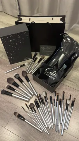 Siêu phẩm mới tinh nhà Celin đây ạ 😻 #starangelbycelin #celinacc #bocotrangdiemchuyennghiep #bocotrangdiem #lekimchi #celinchi #bocotrangdiemcaocap #makeupbrushes 