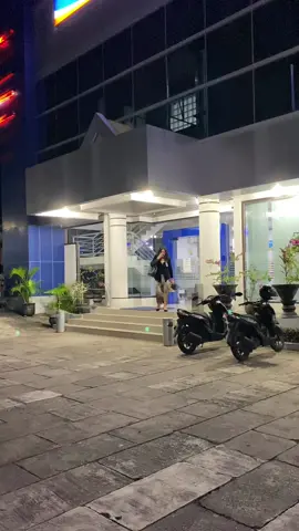sudah 5 tahun tiap malam jemput klo pulang kerja, tapi malam ini dia paling ceria sudah. ada angin apa ini ?? 😅#storytime 