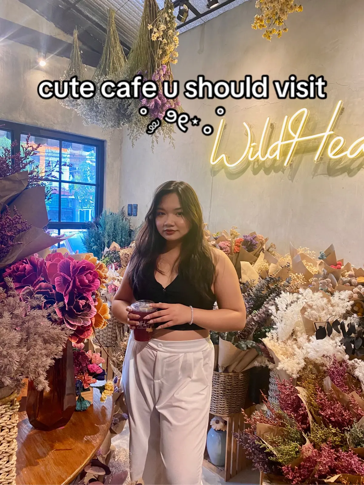 it’s a hidden gem in the south. 🫶🏻 worth the visit! they serve really good food and drinks. my sister and i stayed there for hours because it was really cozy and we took a lot of pictures 🫢 #cafe #wildheartcafe #coffee #flowershop #flowers