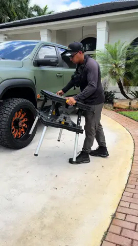 Detailing the sickest truck in miami😤 #cardetailing #detailing #trucks #mobiledetailing 