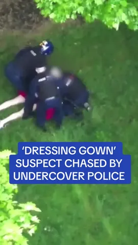 A suspect tries to escape police in his dressing gown. Dramatic drone footage shows the man jumping over garden fences to avoid police. He was later arrested, alongwith 23 other dealers. #manchester #cops #police #copchase #greatermanchesterpolice #news #uknews #garden #chase 