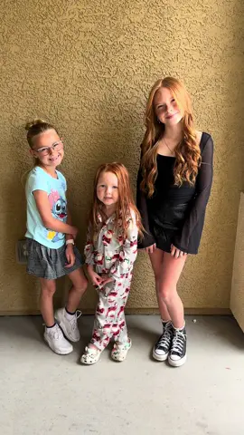 Happy Tuesday 🩷🩷 #grwm #morningroutine #hair #hairstyle #school #toddlermom #momlife #motherhood #MomsofTikTok #momtok #girlmom #dayinmylife #Lifestyle #viral #fyp #momofgirls #momanddaughter #redhair #blondehair 