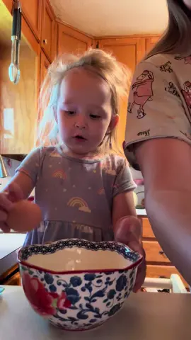 I laughted for 30 minutes straight.. 🤣🤣 her reaction 😂#fyp #funny #baby #eggchallenge 