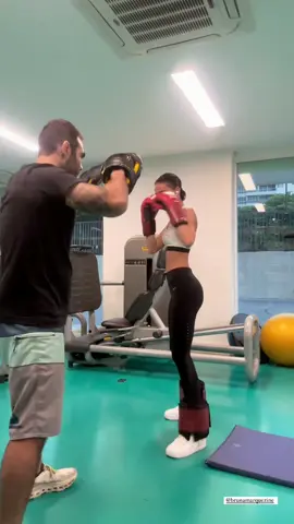 Bruna No seu treino de box 🥵😏#treino #academia #viral #foryou 