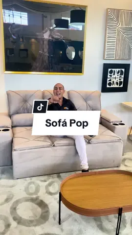 Já conhece o Sofá POP? É a escolha perfeita para quem não abre mão de qualidade, conforto e um preço que cabe no bolso 🌟   Com encosto reclinável em 5 níveis, assento retrátil com densidade D-28 proporcionando todo o conforto que você precisa. Ah, e tem mais: 4 porta-copos estrategicamente posicionados nos braços para garantir a vibe relax total. Vem com a gente, #SofáPOP é para quem ama conforto e comodidade!  Disponível em duas opções de tamanho e uma variedade de cores para você escolher a que mais combina com a sua casa!    #netsofas #sofá #sofasemcaixa #móveis #decoração #conforto #saladeestar #sofadesign #sofacama #decor #sala #confortoeestilo #saladecorada #decoraçãointeriores #decoraçãodecasa #sofaretratil  #salapequena
