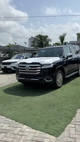 Brand new Toyota land Cruiser 2023  #tiktoknigeria🇳🇬 #tiktokghana🇬🇭 #luxurycars #igboamaka😍😍🇳🇬🇳🇬 #fypシ゚viral🖤tiktok #lurxurylifestyle #fypシ #CapCut #fyp 