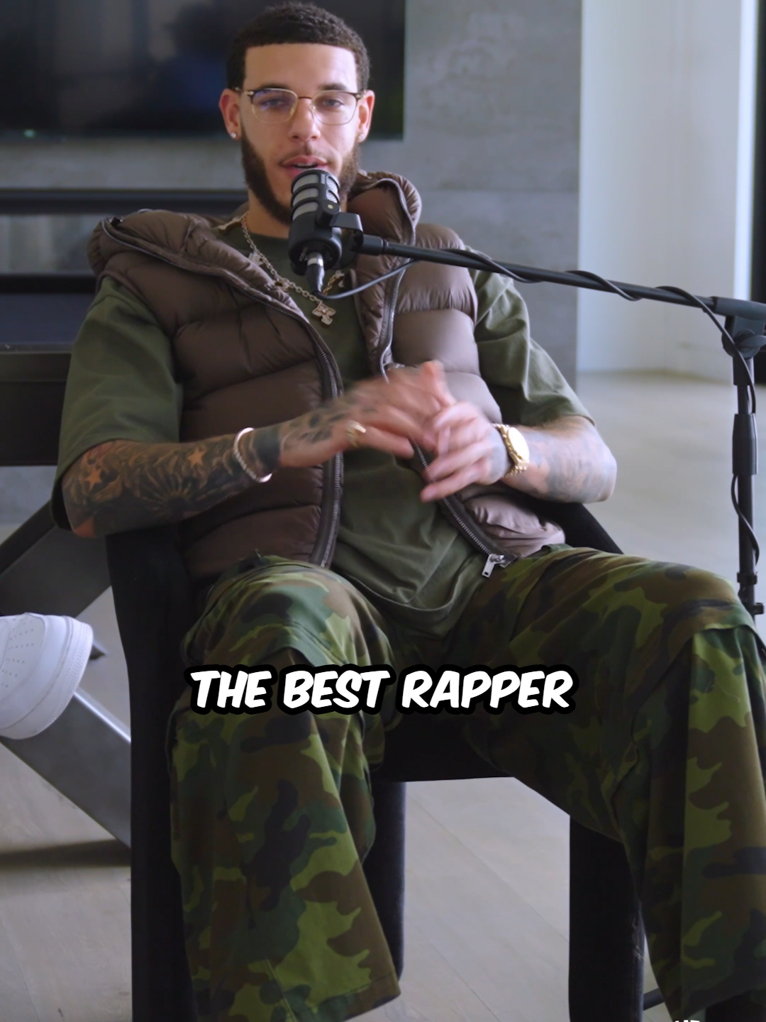 Kendrick or Drake? What do yall think? #foryoupagе #lonzoball #waeshow #rap #podcasts