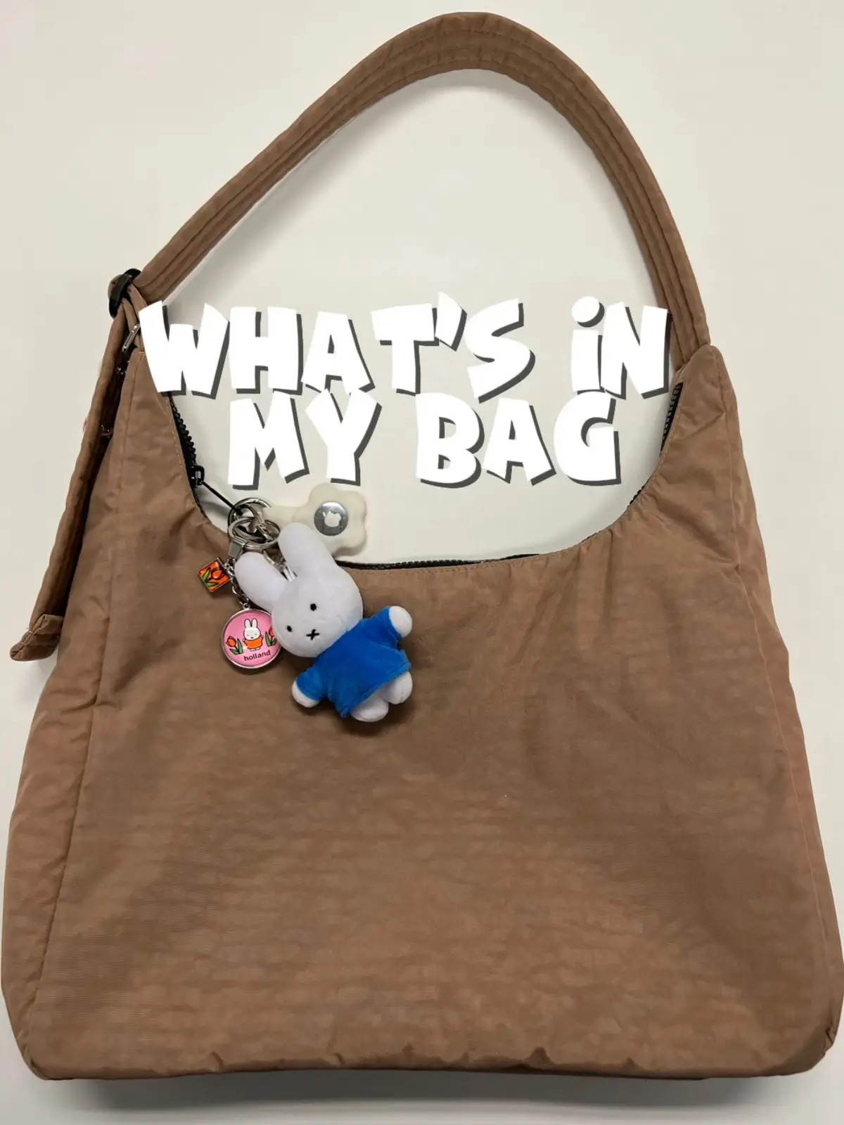 @BAGGUs shoulder bag is a bottomless pit 😅 Im obsessed!  #fyp #fypツ #whatsinmybag #baggu #whatsinmypurse #bagoftheday #fypシ゚viral 