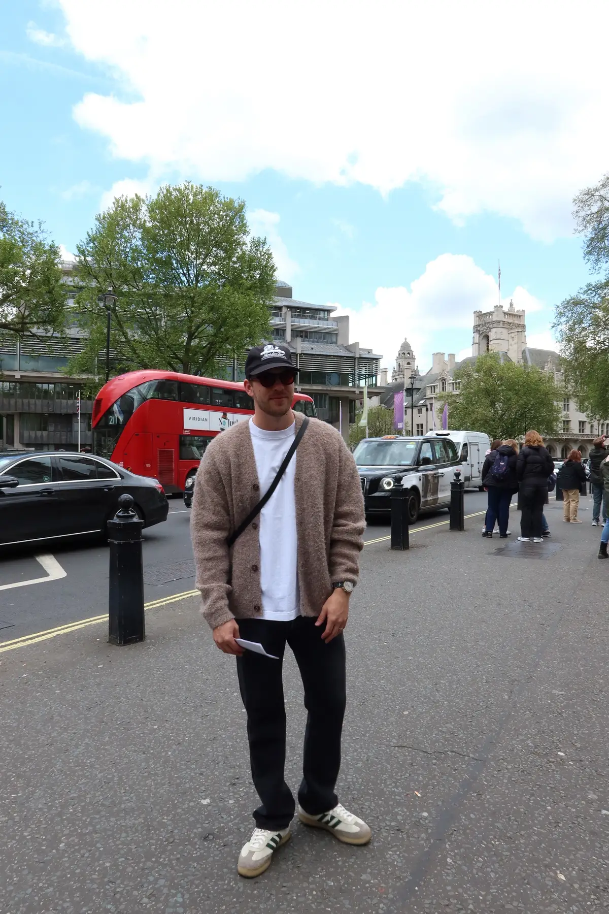 Some simple and repeatable travel fits. Shoutout the London vintage store for providing the Tswift bonnet #mensfashionwear #fitcheck #erastour #london #paris #amsterdam