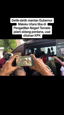 Mantan Gubernur Maluku Utara, Abdul Ghani Kasuba (AGK) jalani sidang perdana di Pengadilan Negeri Ternate, Rabu (15/5/2024). Adapun agenda sidang yang dijalani Abdul Ghani Kasuba adalah, pembacaan berkas dakwaan oleh JPU KPK. #padahariini #ternate #malukuutara #ternate_malukuutara #ternateviral #viralvideo #fypシ゚viral #abdulganikasuba #gubernurmalukuutara #KPK #sidangAGK #pengadilannegeriternate 