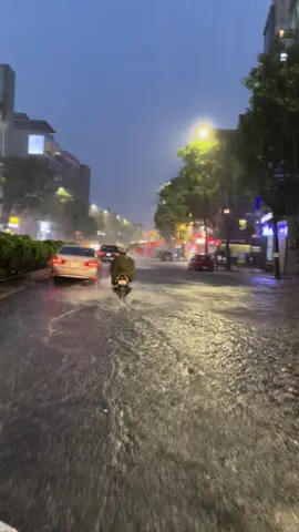 Hà Nội đón cơn mưa rào ❤️#xuhuongtiktok #xuhuong2024 #hanoi 