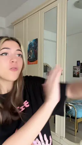 Cosa fate nel tempo libero, spiegatemelo #videogiochi #endergirl #gaming #GamerGirl #gamingita #gamerfriends #gamers 