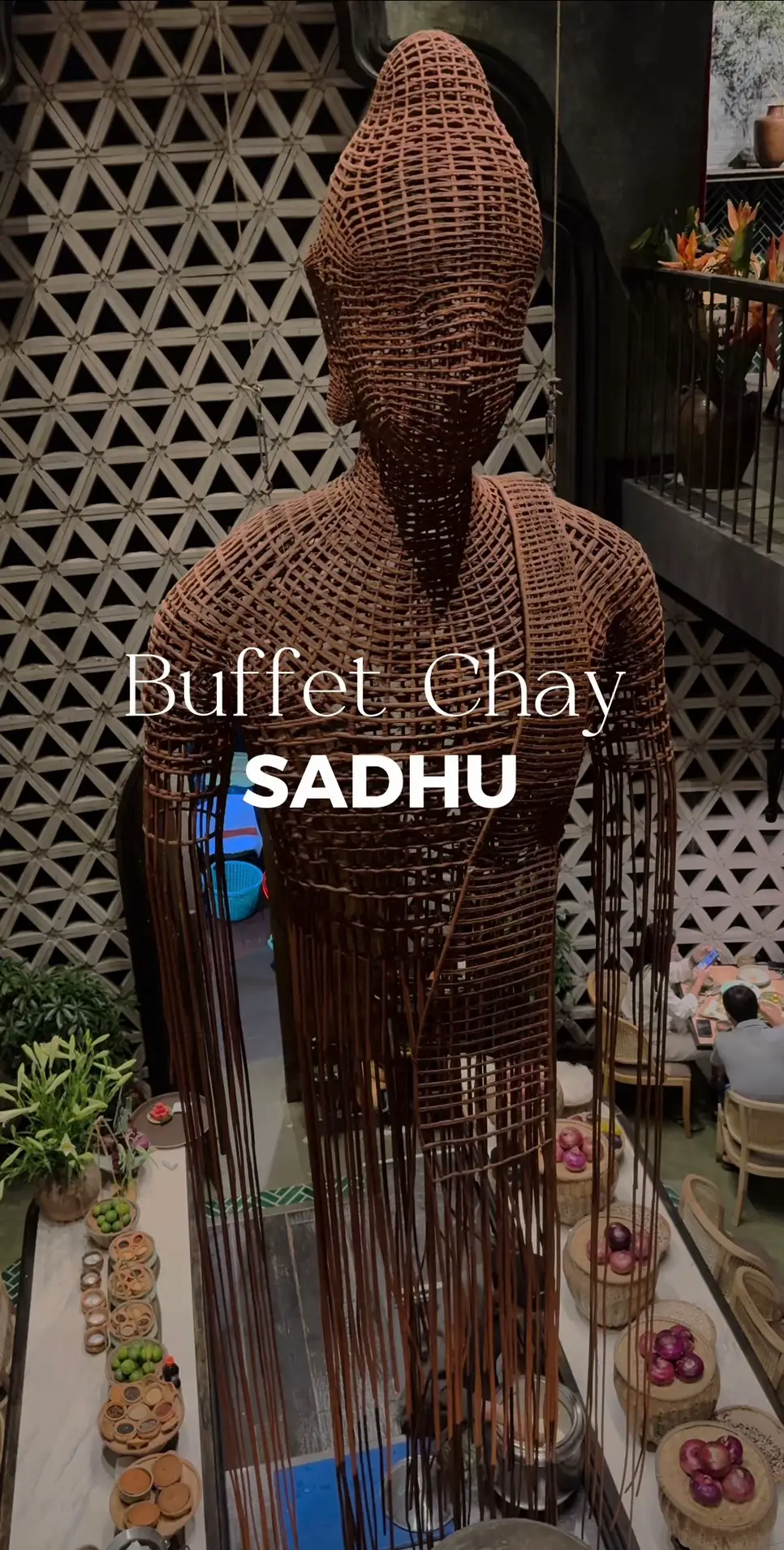 Cho đến thời điểm này Buffet Chay SADHU vẫn là mô hình Buffet Chay mà mình yêu thích nhất, SADHU nằm trong cùng một hệ thống với Ưu Đàm và Cồ Đàm, nếu bạn nào đã trải nghiệm cả 3 nhà hàng trên thì sẽ hiểu đc vì sao giá của SADHU khá cao so với mặt bằng các nhà hàng buffet chay khác, tuy là buffet nhưng SADHU đều đầu tư rất nhiều chất xám và sự sáng tạo trong từng món ăn, tất cả các món ở SADHU thì mình chưa phải chê một món nào, sẽ chỉ có một vài món ko hợp khẩu vị thôi nhưng mà so vs mô hình buffet mặt bằng chung thì SADHU quá chỉn chu rồi, tiền nào của nấy thôi các bác đừng chê đắt nha chứ e thấy nhà hàng họ dù nắng hay mưa lúc nào cũng full bàn á, riêng rằm mùng 1 ko đặt trc một ngày còn ko có bàn lun ý ạ #meimeily_ #eatwithmeily #reviewanngon #ancungtiktok #foodreviewhanoi #xuhuong #anchay #buffetchay #chualanh 