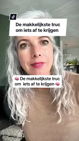 Uitstelgedrag? Deze truc geeft je twee opties waardoor het makkelijker wordt zonder dat je extra effort in hoeft te stoppen. Je hebt alleen beetje Dopamine nodig door het eten van een banaan of een chocolaatje krijg je het al voor elkaar! #neuromarketingtip #breintips #motivatietips #werktips #CapCut 