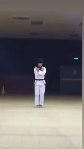 thi xong rồi giờ rảnh mới ngoi lên đăng video 😂#chaney林秋楠 #litieunam #lamthunam #bí_đỏ🎃 #linquinan_205 #douyin_chine #taekwondo #xuhuong #tiktok @Chaney林秋楠 
