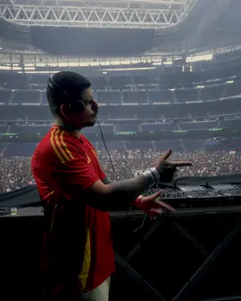 @Vintage Culture Quebrando tudo no Santiago Bernabeu 🔥 #house #housemusic #progressivehouse #techhouse #basshouse #deephouse #techno #technomelodico #melodichouseandtechno #melodichouse #melodictechno #edm #mainstage #bigroom #sotrackboa #boma #weareboma #vintage #vintageculture #vintageisafestivalbh #vintageisafestival 