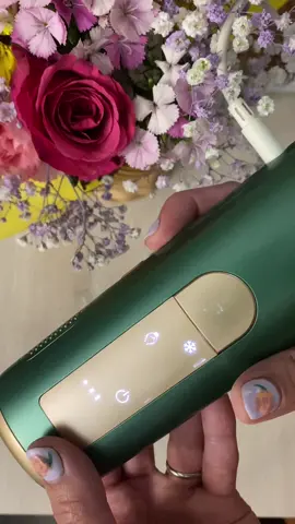 Unboxing @yoeyou_official laser hair removal 💚 You can order it on amazon and use this discount code 