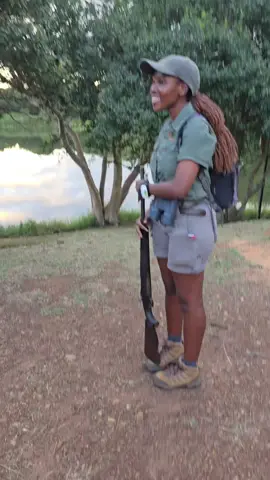 Young adventures from Youth4Conservation getting ready for their first night out in the bush. Shiva gives them a briefing on what to expect during the night 🌙  Questions get very interesting as some kids are unsure about this adventure 😀  @ShiVa🌳💕  @BhejaneNatureTraining  #southafricatiktok #bhejanenaturetraining #fgasa #nature #Outdoors #southafrica #zulu 