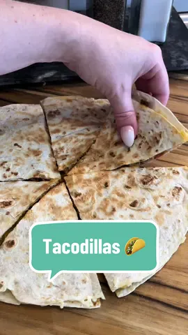 TACODILLAS 🌮 What do you do with your taco leftovers? This is my go to meal every time 😋 #tacos #taco #tacodillas #leftovers #cooking #Recipe #simple 