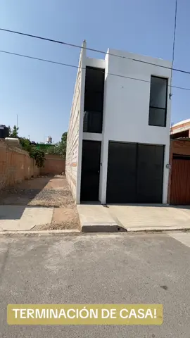 CASA TERMINADA!!! Construcción 4 mts de ancho x 17 mts de largo en 2 niveles, cochera, 1/2 baño, sala-comedor, cocina, jardin, recamara principal con vestidor y baño completo, recamara secundaria con baño completo  y terreno excedente para ampliación #arquitectura #diseño #diseñodeinteriores #doblealtura #iluminación #ventilación #natural #espacios #estilodevida #casa #2recamaras #cocina #sala #comedor #baño #doblealtura #blanco #interiordesign #arquitectos #mexicanos #mexico #arquitectosmexicanos 