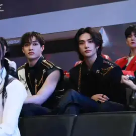 Red lights! #straykids #chanjin #bangchan #hyunjin #kpop #skzship #hyunchan #mbb_stay #kpoproyals @Stray Kids 