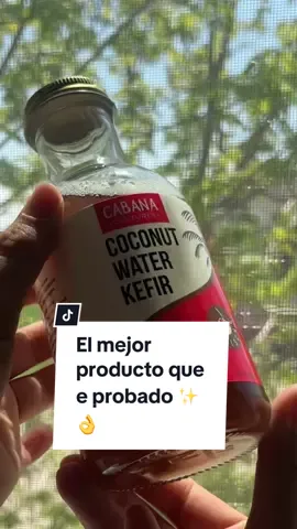 😉Mi secreto para tener mejor salud intestinal 👌🏻. .. . Últimamente he estado tomando agua con probióticos y ahora estoy consumiendo estas aguas de coco para la salud intestinal fermentadas con cultivos vivos e ingredientes limpios naturales. 🤯 10 mil millones de probióticos vivos en cada botella. 🌱 Ingredientes 100% naturales a base de plantas. 👌🏻 Contienen solo 40 calorías y 5 g de azúcar. 3 sabores Limón- ginger  Coco-lime Hibiscus  #pr @cabanacultures  #cabanacultures #cabanaculturespartner #guthealth no #healtylifestyle #probiotics @stackinfluence #vegan #Lifestyle #healty